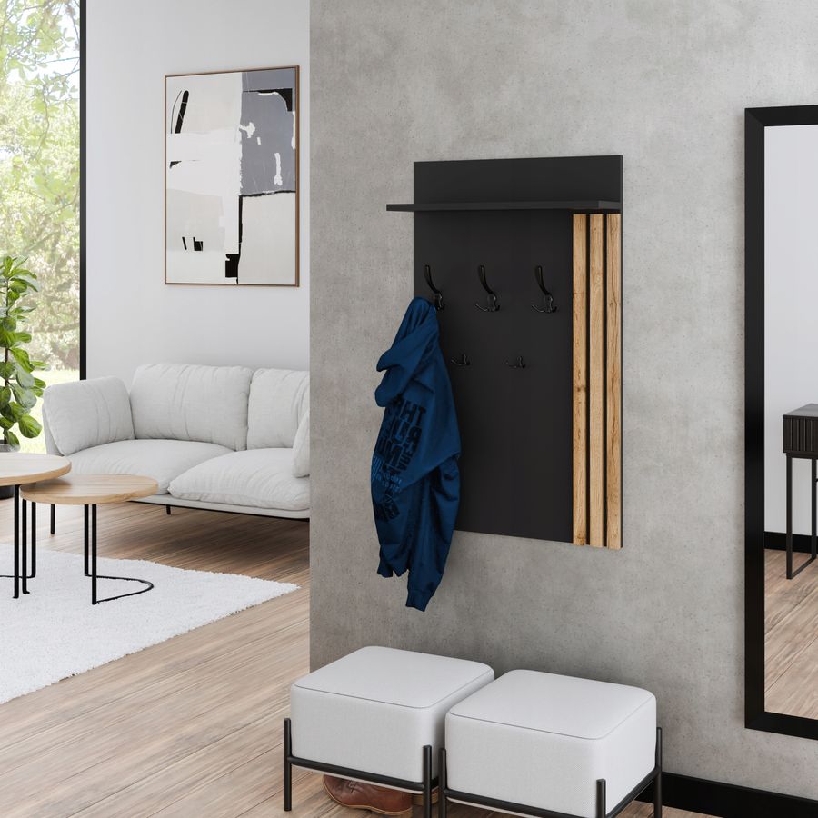 Partner Loft: czarny wieszak w przedpokoju